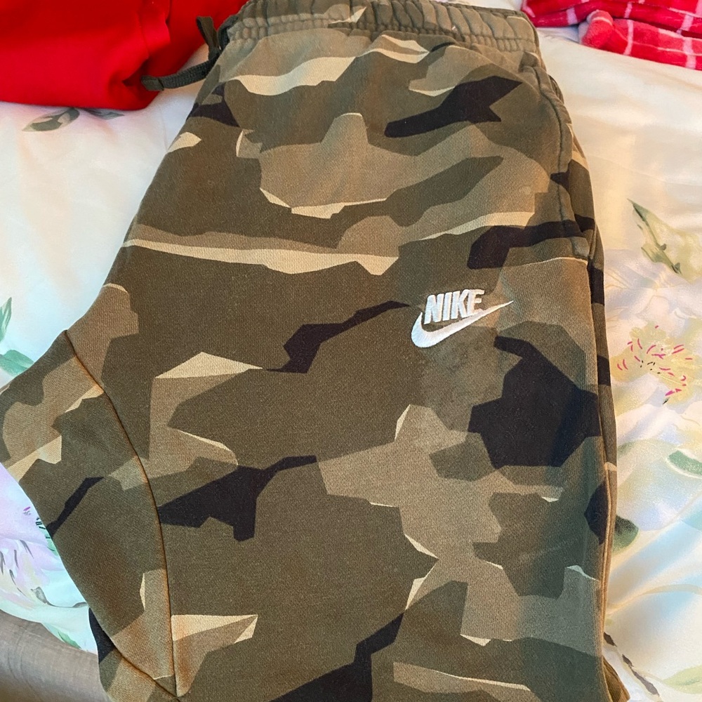 Nike Mens Camo Joggers - Green and Brown